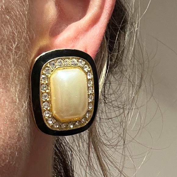 Vintage 1980 Elegant Gold and Black Earrings with faux pearl and rhinestones - Picture 4 of 4